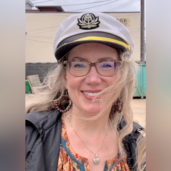 Meet your Posher, Daniella - Picture 3 of 8